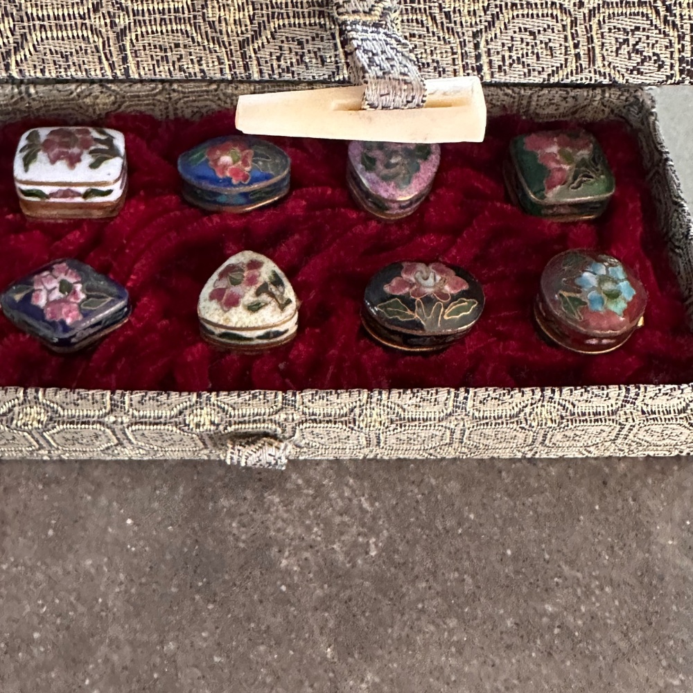 Vintage Smithsonian Institution Cloisonné Trinket or Pill boxes - Picture 4 of 4
